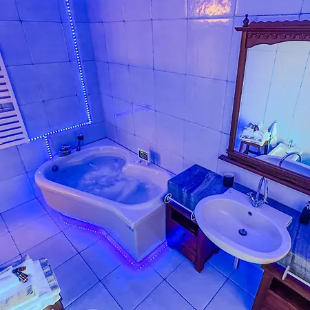 Lusso & Relax - 3 Camere, Jacuzzi, Parcheggio *