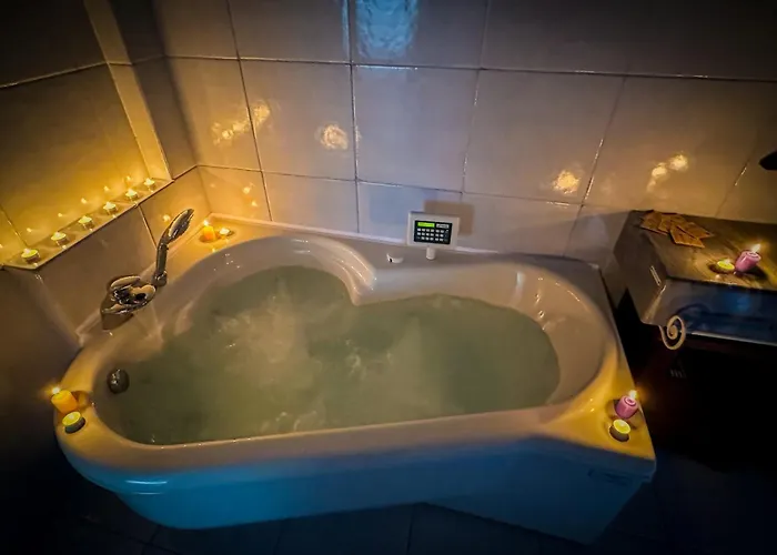 Lusso & Relax - 3 Camere, Jacuzzi, Parcheggio Torino