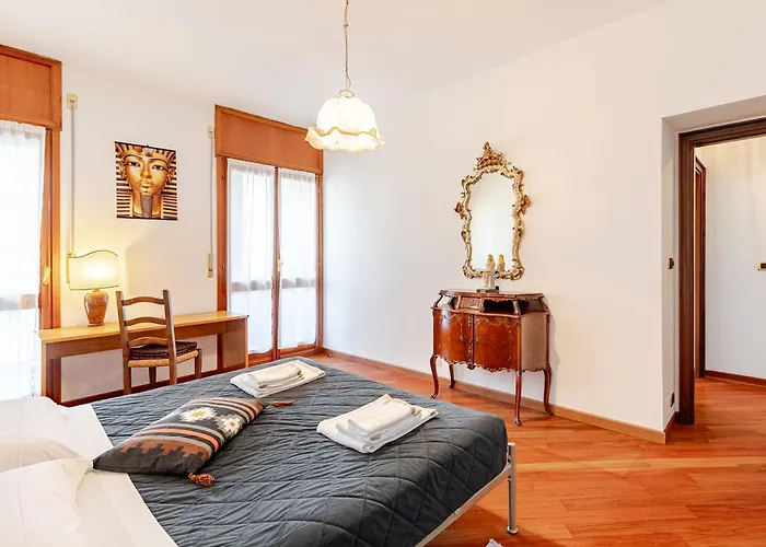 Lusso & Relax - 3 Camere, Jacuzzi, Parcheggio Apartman